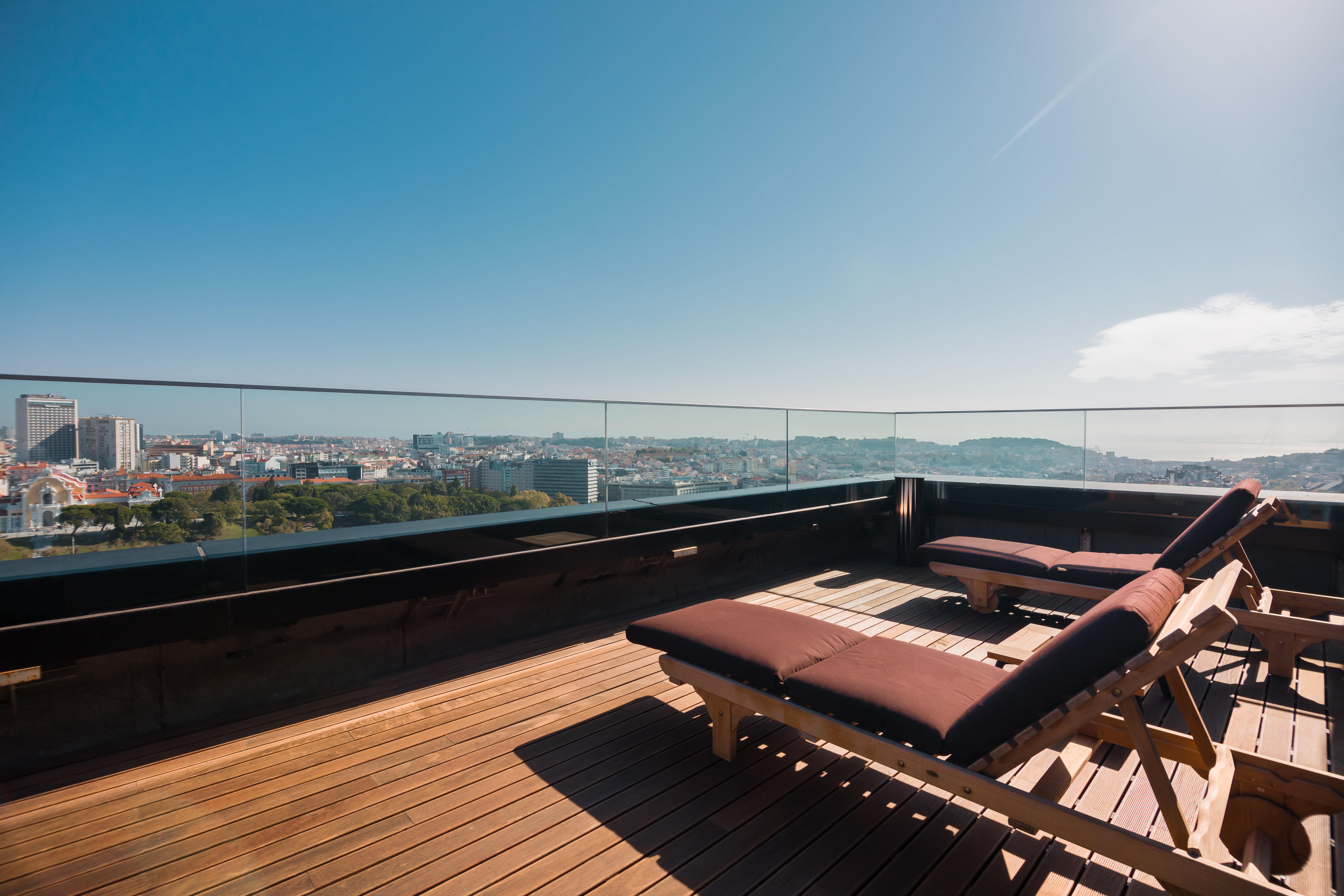 Отель Intercontinental Lisbon By Ihg Экстерьер фото The Sky Deck